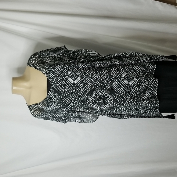 PALISADES BEACH CLUB COVER-UP MED/ LARGE IN BLACK & WHITE KENTE - Picture 1 of 9
